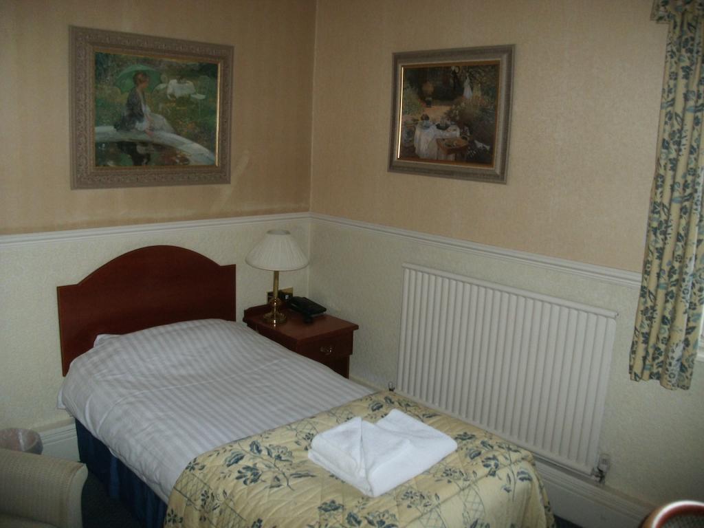 Clarkes Hotel Barrow In Furness Room photo