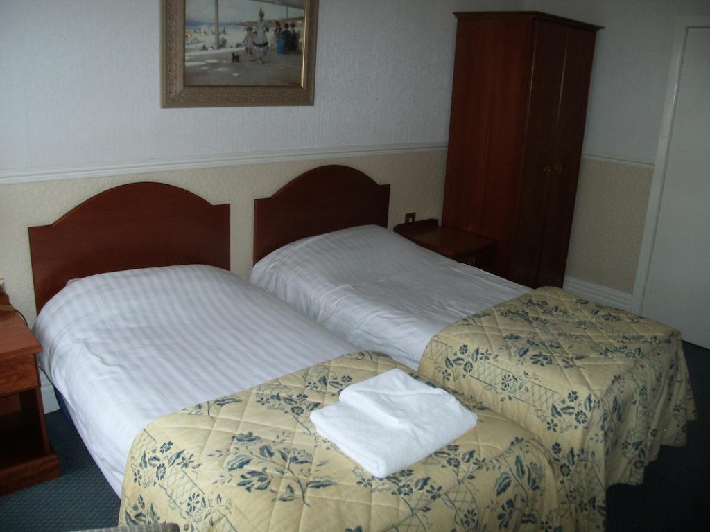 Clarkes Hotel Barrow In Furness Room photo